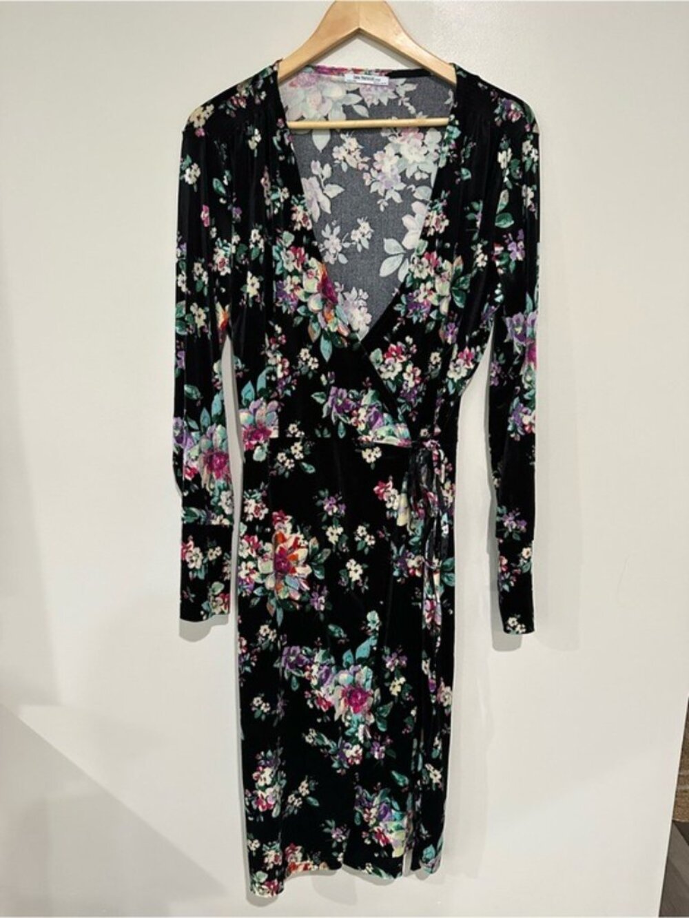 Zara Trafaluc Floral Velvet Wrap Dress Black Pink Long Sleeve Size L - Picture 2 of 10